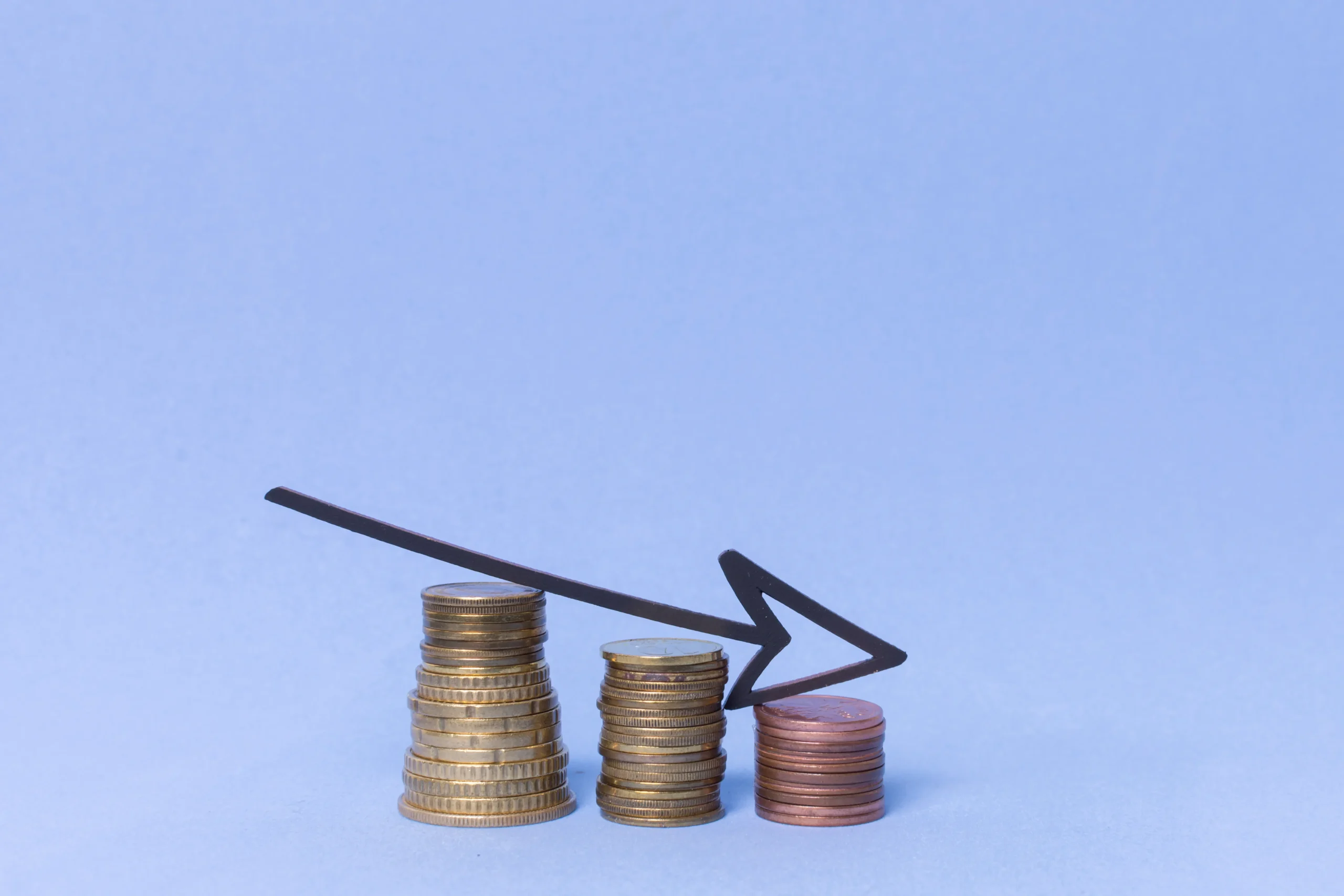 decreasing-piles-coin-money-with-arrow (1)